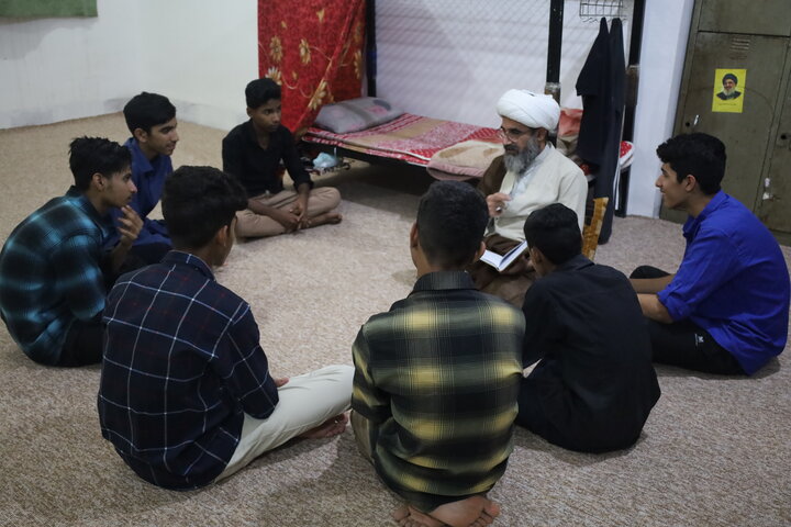 تصاویر/ بازدید مدیر حوزه علمیه استان از مدرسه ولی عصر (عج) رودان