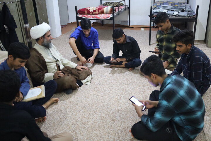 تصاویر/ بازدید مدیر حوزه علمیه استان از مدرسه ولی عصر (عج) رودان