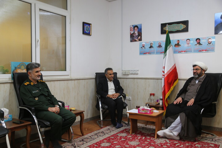 تصاویر/دیدار فرمانده سپاه ناحیه مقاومت بسیج امام علی (ع) اهواز با مدیر حوزه علمیه خوزستان