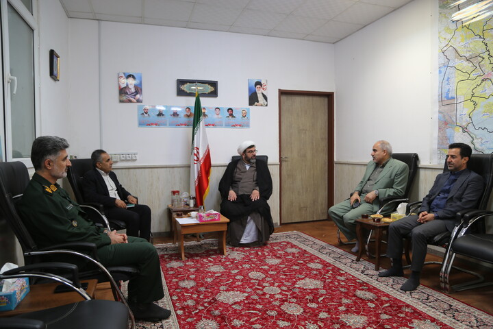 تصاویر/دیدار فرمانده سپاه ناحیه مقاومت بسیج امام علی (ع) اهواز با مدیر حوزه علمیه خوزستان
