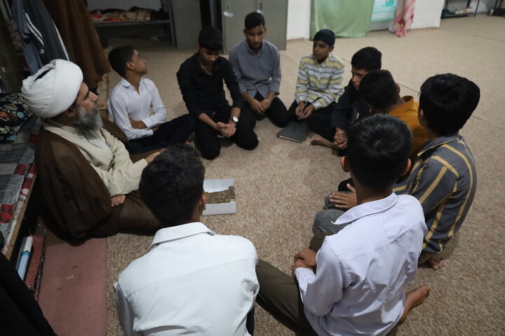 تصاویر/ بازدید مدیر حوزه علمیه استان از مدرسه ولی عصر (عج) رودان