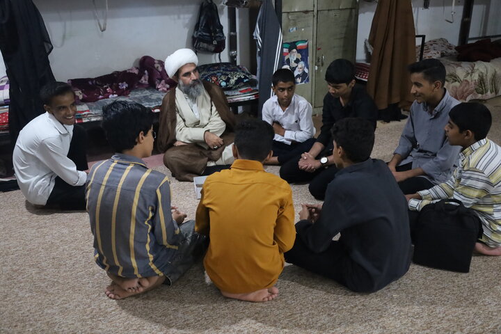 تصاویر/ بازدید مدیر حوزه علمیه استان از مدرسه ولی عصر (عج) رودان