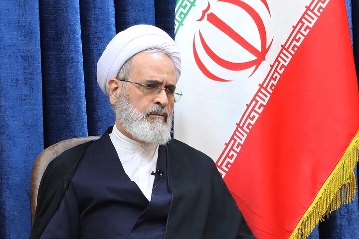 تصاویر/ دیدار فرمانده تیپ مستقل امام جعفر صادق(ع) با آیت الله اعرافی