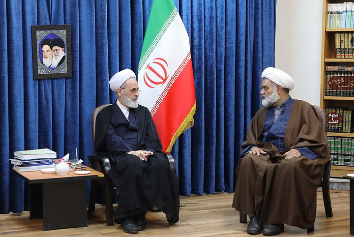 تصاویر/ دیدار فرمانده تیپ مستقل امام جعفر صادق(ع) با آیت الله اعرافی