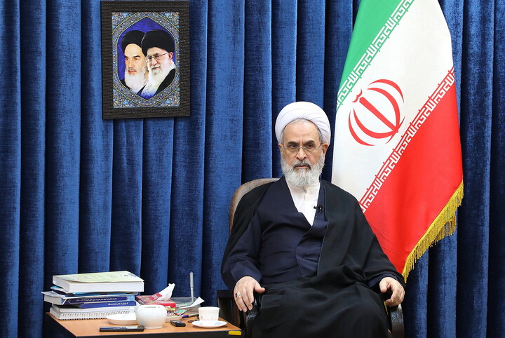 تصاویر/ دیدار فرمانده تیپ مستقل امام جعفر صادق(ع) با آیت الله اعرافی