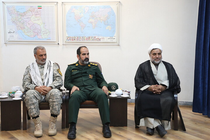 تصاویر/ دیدار فرمانده تیپ مستقل امام جعفر صادق(ع) با آیت الله اعرافی