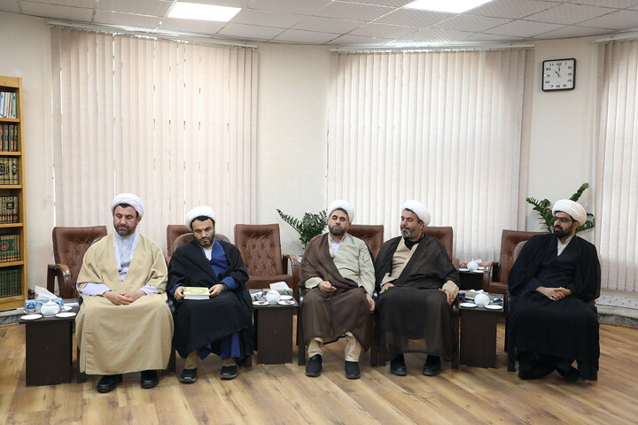 تصاویر/ دیدار فرمانده تیپ مستقل امام جعفر صادق(ع) با آیت الله اعرافی