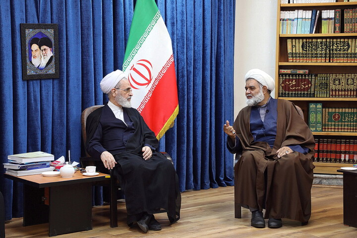 تصاویر/ دیدار فرمانده تیپ مستقل امام جعفر صادق(ع) با آیت الله اعرافی