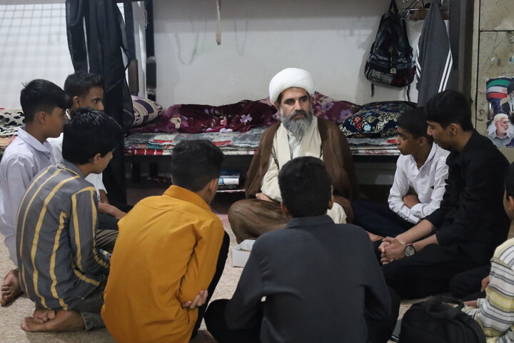 تصاویر/ بازدید مدیر حوزه علمیه استان از مدرسه ولی عصر (عج) رودان