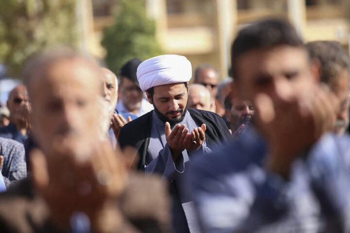 تصاویر| اقامه نماز باران در سومین حرم اهل بیت(ع)