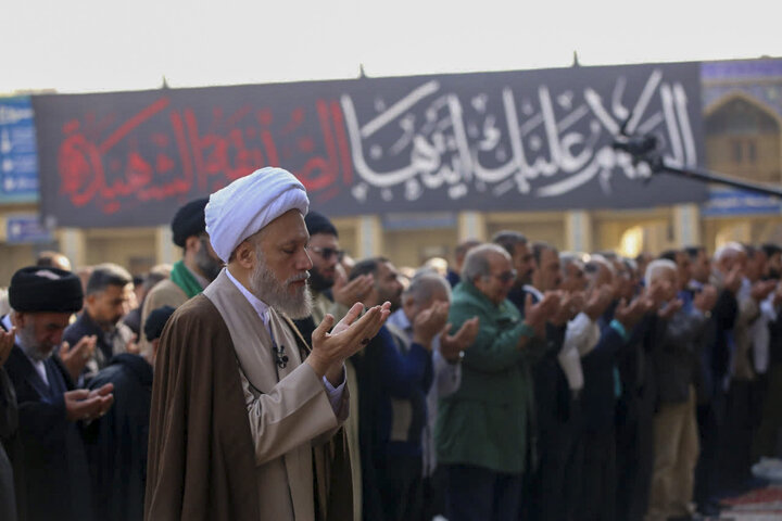 تصاویر| اقامه نماز باران در سومین حرم اهل بیت(ع)