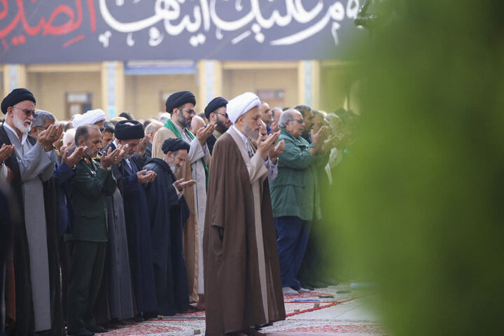 تصاویر| اقامه نماز باران در سومین حرم اهل بیت(ع)