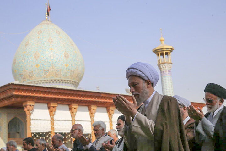 تصاویر| اقامه نماز باران در سومین حرم اهل بیت(ع)