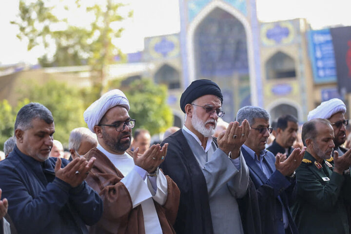 تصاویر| اقامه نماز باران در سومین حرم اهل بیت(ع)