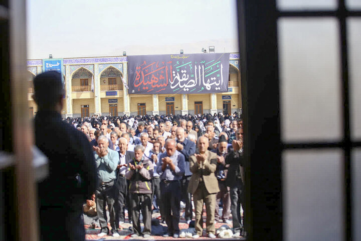 تصاویر| اقامه نماز باران در سومین حرم اهل بیت(ع)