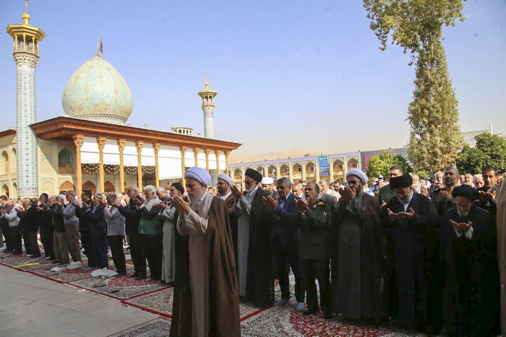 تصاویر| اقامه نماز باران در سومین حرم اهل بیت(ع)