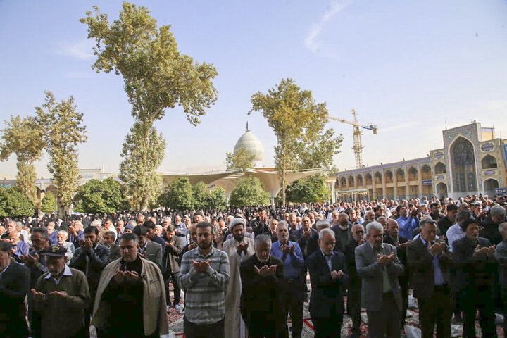 تصاویر| اقامه نماز باران در سومین حرم اهل بیت(ع)