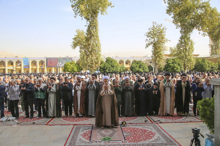 تصاویر| اقامه نماز باران در سومین حرم اهل بیت(ع)