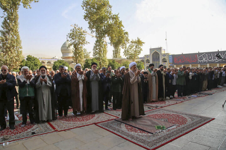 تصاویر| اقامه نماز باران در سومین حرم اهل بیت(ع)