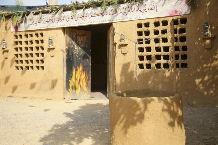 تصاویر| افتتاح نمایشگاه یاس کبود در حرم مطهر سیدعلاالدین حسین(ع)