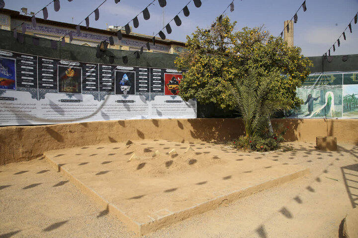 تصاویر| افتتاح نمایشگاه یاس کبود در حرم مطهر سیدعلاالدین حسین(ع)