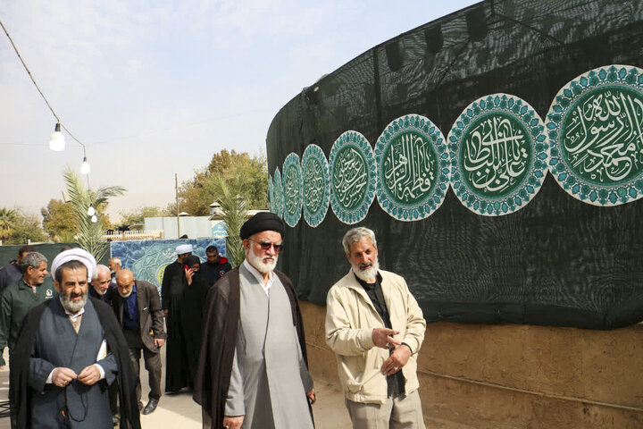 تصاویر| افتتاح نمایشگاه یاس کبود در حرم مطهر سیدعلاالدین حسین(ع)