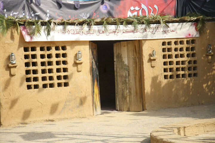 تصاویر| افتتاح نمایشگاه یاس کبود در حرم مطهر سیدعلاالدین حسین(ع)