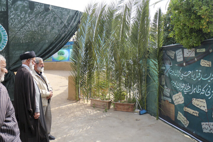 تصاویر| افتتاح نمایشگاه یاس کبود در حرم مطهر سیدعلاالدین حسین(ع)