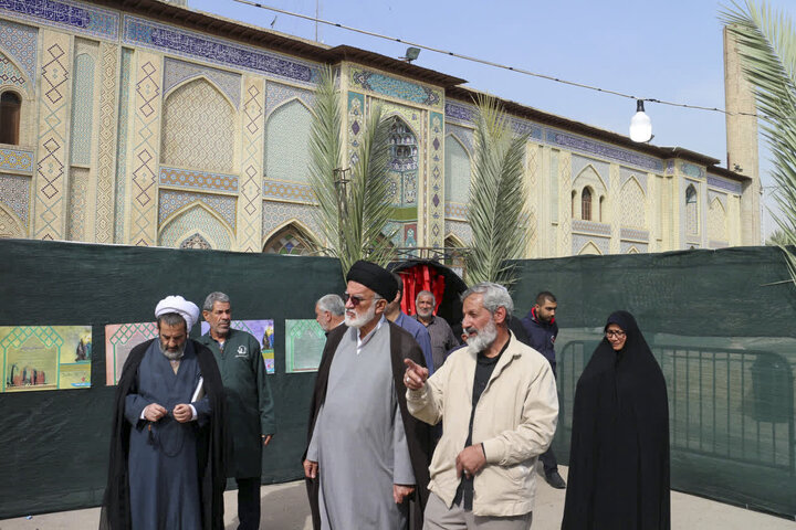 تصاویر| افتتاح نمایشگاه یاس کبود در حرم مطهر سیدعلاالدین حسین(ع)