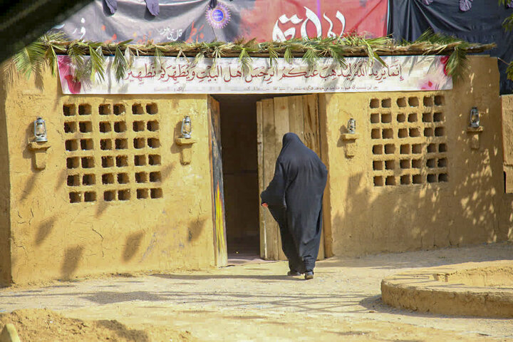 تصاویر| افتتاح نمایشگاه یاس کبود در حرم مطهر سیدعلاالدین حسین(ع)