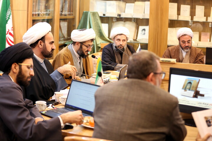 تصاویر/ رونمایی از کتاب تاریخ شفاهی کتابخانه آیت‌الله بروجردی با حضور معاونت پژوهش حوزه