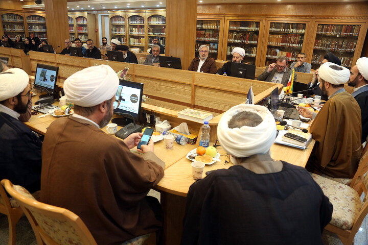 تصاویر/ رونمایی از کتاب تاریخ شفاهی کتابخانه آیت‌الله بروجردی با حضور معاونت پژوهش حوزه