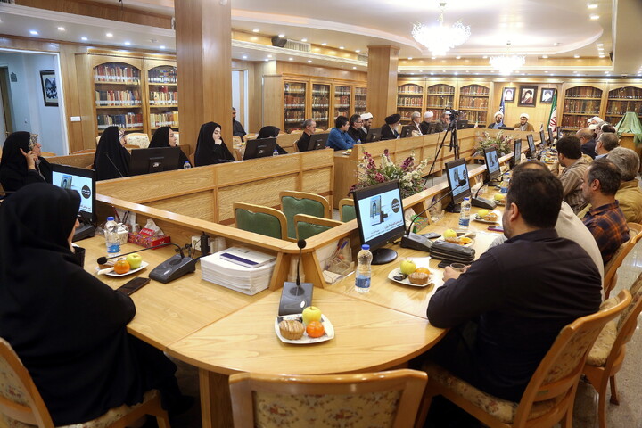 تصاویر/ رونمایی از کتاب تاریخ شفاهی کتابخانه آیت‌الله بروجردی با حضور معاونت پژوهش حوزه