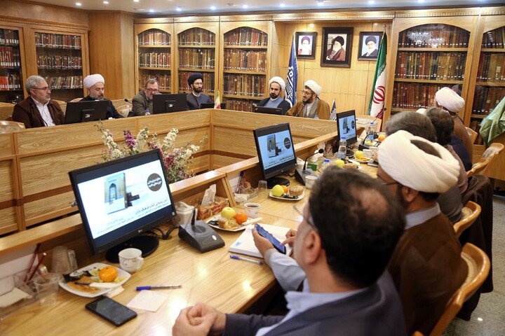 تصاویر/ رونمایی از کتاب تاریخ شفاهی کتابخانه آیت‌الله بروجردی با حضور معاونت پژوهش حوزه