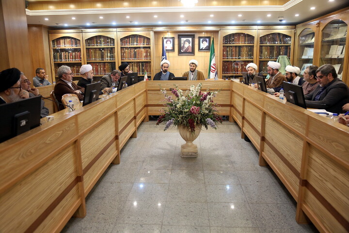 تصاویر/ رونمایی از کتاب تاریخ شفاهی کتابخانه آیت‌الله بروجردی با حضور معاونت پژوهش حوزه