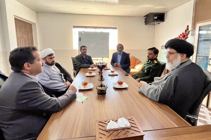 تصاویر/ بازدید امام جمعه بافق از کارخانه تولید فراورده‌های خرمای زرین خرمای ممتاز بافق