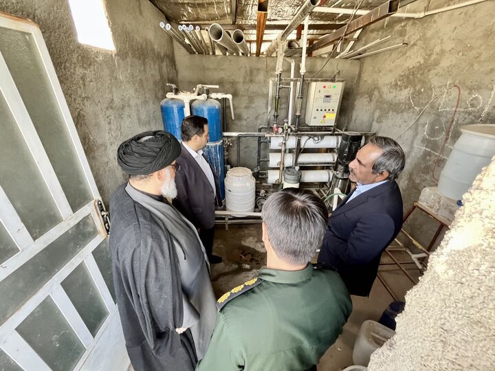 تصاویر/ بازدید امام جمعه بافق از کارخانه تولید فراورده‌های خرمای زرین خرمای ممتاز بافق