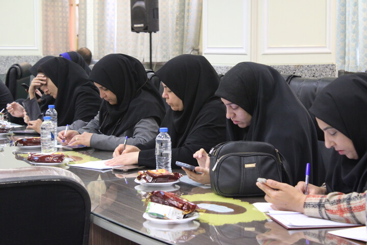 تصاویر/ نشست خبری فرمانده سپاه ثارالله کرمان به مناسبت هفته بسیج