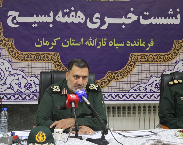 تصاویر/ نشست خبری فرمانده سپاه ثارالله کرمان به مناسبت هفته بسیج