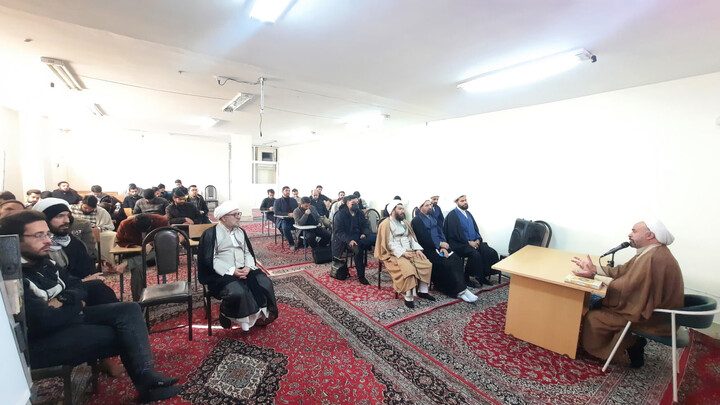 تصاویر| نشست تخصصی «تبیین سیرو سلوکو عرفان علامه طباطبایی» در مدرسه علمیه امام سجاد(ع)