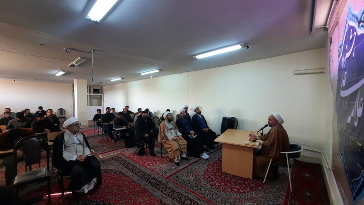 تصاویر| نشست تخصصی «تبیین سیرو سلوکو عرفان علامه طباطبایی» در مدرسه علمیه امام سجاد(ع)