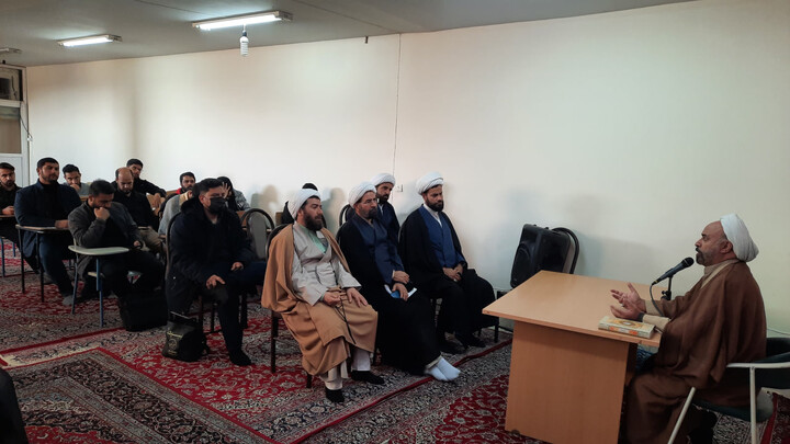 تصاویر| نشست تخصصی «تبیین سیرو سلوکو عرفان علامه طباطبایی» در مدرسه علمیه امام سجاد(ع)