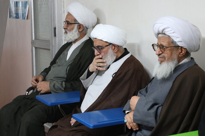 تصاویر/ نشست اساتید مدرس صاحب الزمان(عج) با حضور آیت الله شب زنده دار