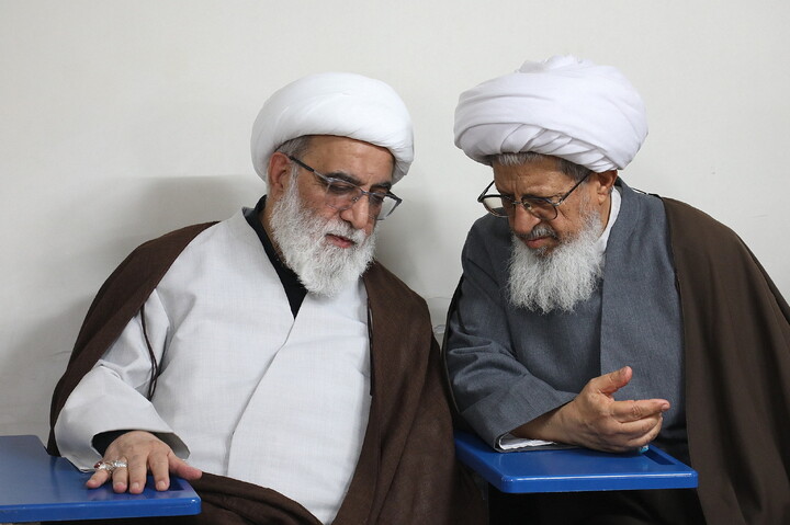 تصاویر/ نشست اساتید مدرس صاحب الزمان(عج) با حضور آیت الله شب زنده دار