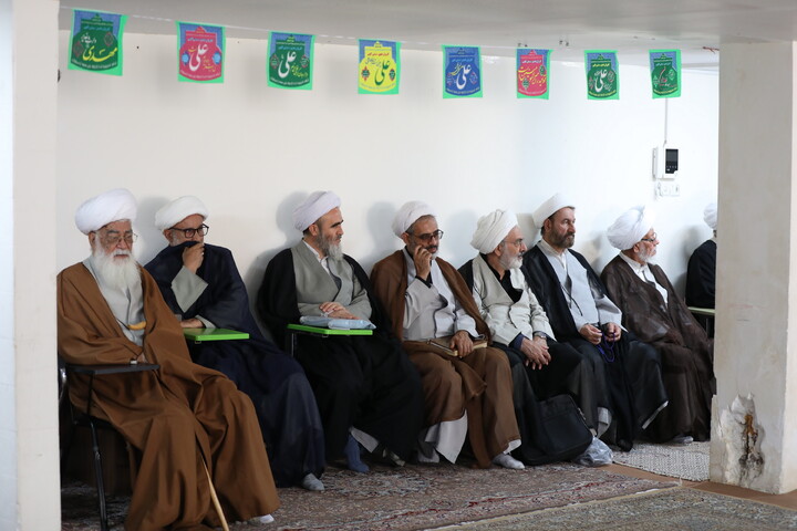 تصاویر/ نشست اساتید مدرس صاحب الزمان(عج) با حضور آیت الله شب زنده دار