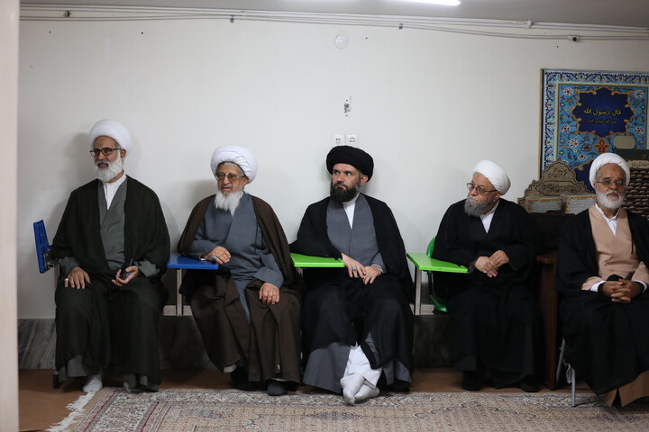 تصاویر/ نشست اساتید مدرس صاحب الزمان(عج) با حضور آیت الله شب زنده دار