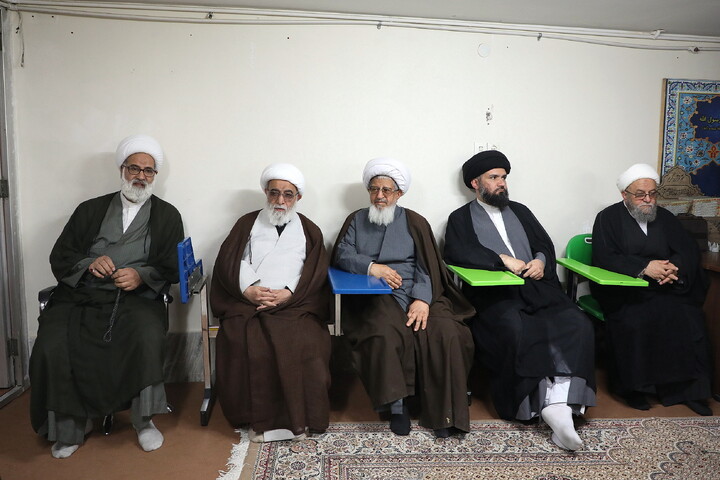 تصاویر/ نشست اساتید مدرس صاحب الزمان(عج) با حضور آیت الله شب زنده دار