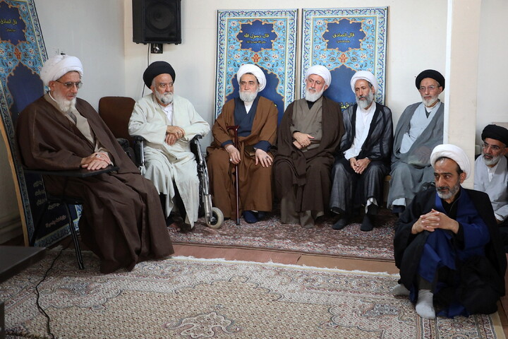 تصاویر/ نشست اساتید مدرس صاحب الزمان(عج) با حضور آیت الله شب زنده دار