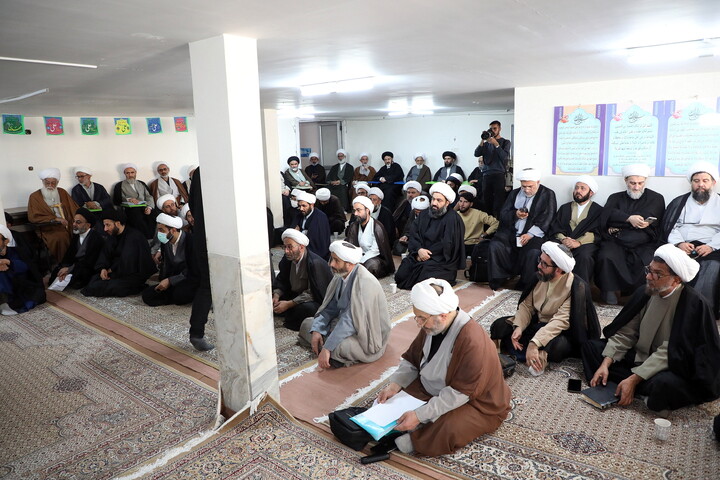 تصاویر/ نشست اساتید مدرس صاحب الزمان(عج) با حضور آیت الله شب زنده دار