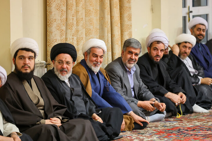 تصاویر |  مراسم زیارت عاشورا در حوزه علمیه ولیعصر (عج) تبریز